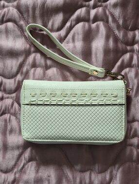 Women’s White Wristlet Clutch with Textured Weave